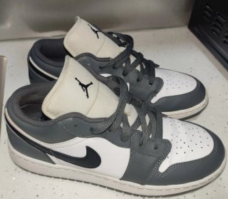 Zapatillas Jordan Grises y Blancas