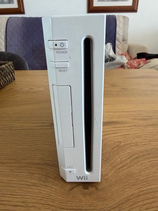 Consola Wii + Mando (falta cable corriente)