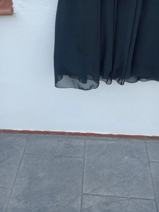 Vestido de fiesta negro con pedrería