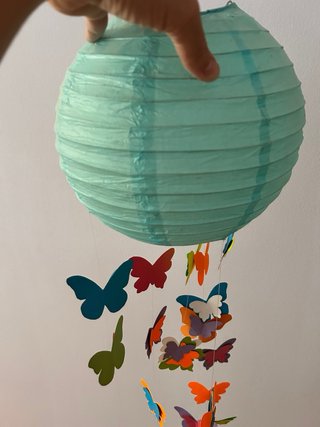Lámpara de papel con mariposas