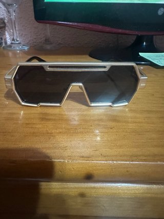 Gafas de sol hombre negras y doradas
