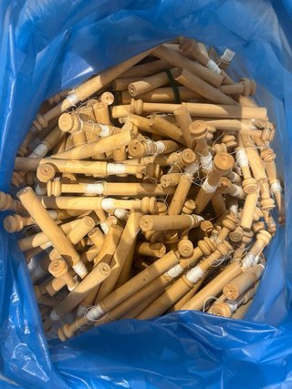 Caballete para bolillos y muchos bolillos
