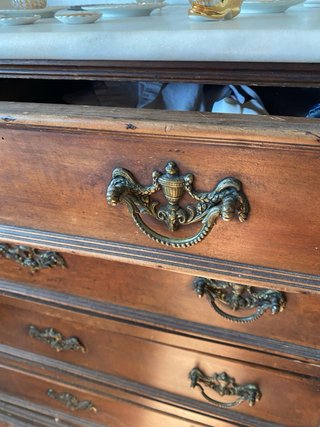 Comodino vintage con specchio e marmo
