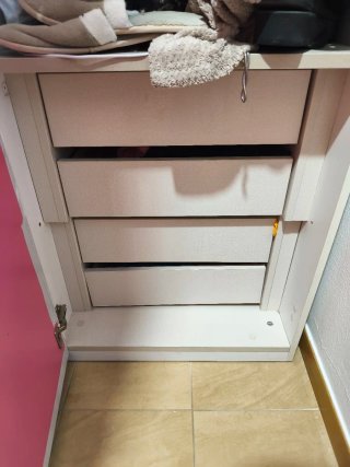 Armario de madera gris y blanco