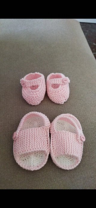 Zapatitos de bebé tejidos rosa