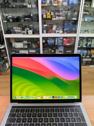 MacBook Pro 2019 13” i5 8GB 256GB SSD