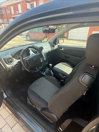🚗 Ford Fiesta 1.6 (100cv) | 3 Puertas | Negro