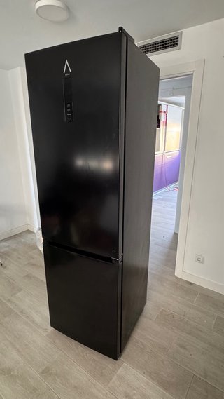 Nevera con 1 año, sorprende por dentro, negociable