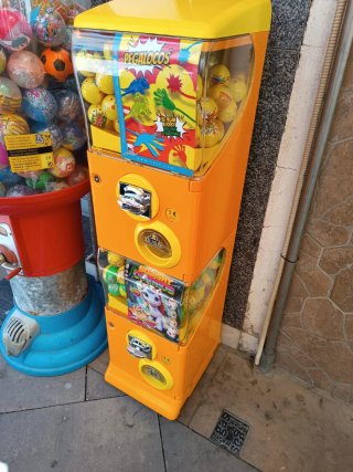 Instalacion maquinas expendedoras de bolas!!