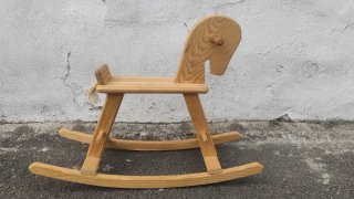 Caballo balancín artesanal de madera