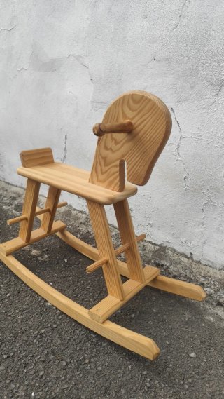 Caballo balancín artesanal de madera