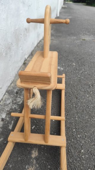 Caballo balancín artesanal de madera