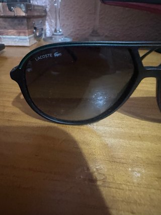 Gafas de sol Lacoste negras y grises