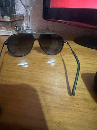Gafas de sol Lacoste negras y grises