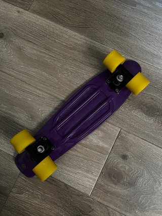 Skate Morado Ruedas Amarillas
