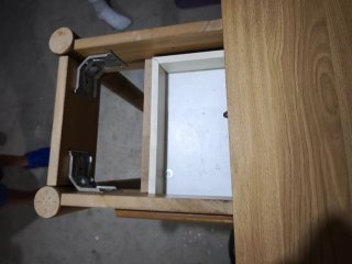Tavolo da cucina in legno con cassetto