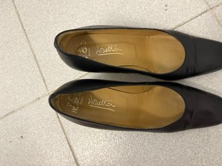 Zapatos de tacón negros Poretta
