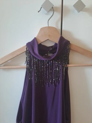 Vestido fiesta morado con pedrería