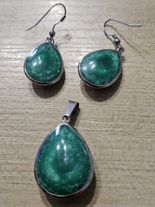 Juego pendientes y colgante verde floral