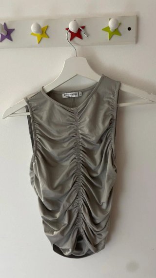 Top Stradivarius gris fruncido Talla S