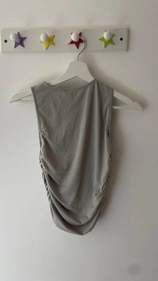 Top Stradivarius gris fruncido Talla S