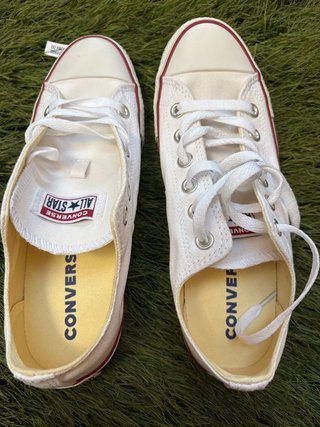 Deportivas Converse Blancas y Rojas
