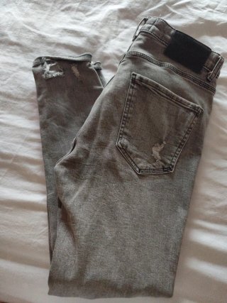 Pantalón vaquero hombre gris