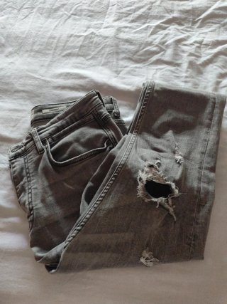 Pantalón vaquero hombre gris