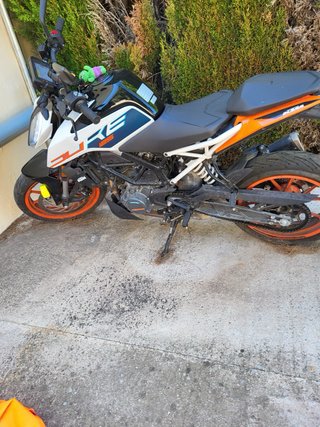 KTM 125 Duke 2023 Naranja/Blanca