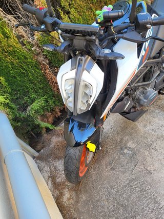 KTM 125 Duke 2023 Naranja/Blanca