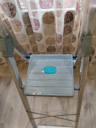 Escalera aluminio 4 peldaños