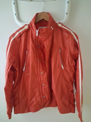 Hello Kitty.Chaqueta M Rojo naranja y lámpara led