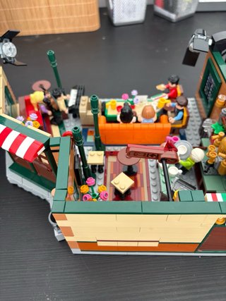 Lego Friends Central Perk 21319