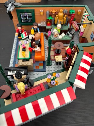Lego Friends Central Perk 21319