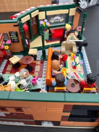 Lego Friends Central Perk 21319