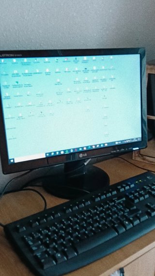Torre PC LG, Pantalla y Teclado