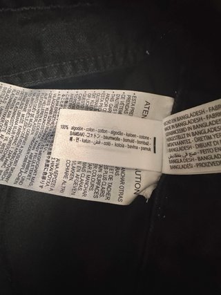 Pantalòn vaquero mom fit negro. Talla 42. Bershka.