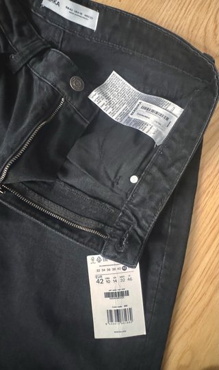Pantalòn vaquero mom fit negro. Talla 42. Bershka.