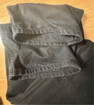 Pantalòn vaquero mom fit negro. Talla 42. Bershka.