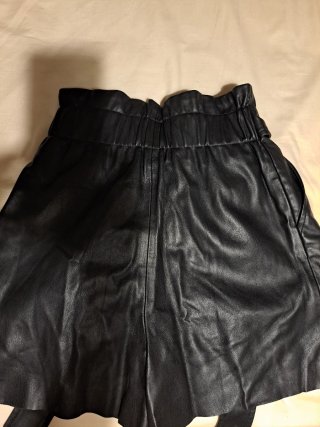 Pantalón cuero Zara