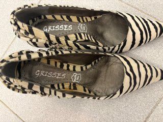 Zapatos de tacón estampado cebra