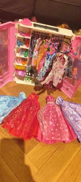 Set Principesse Disney Barbie, Armadio per vestiti e animali