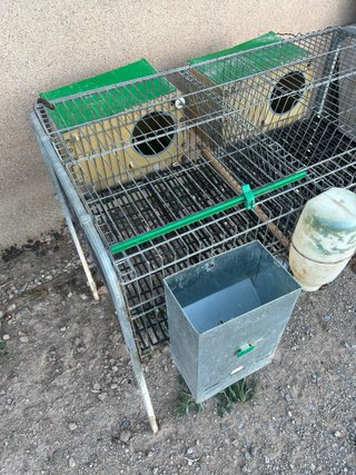 Jaulas para conejos.