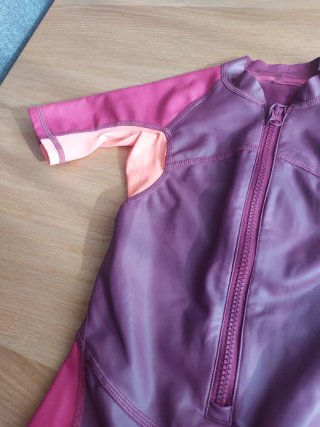 2 neoprenos niña tallas 2 y 5-6 años.