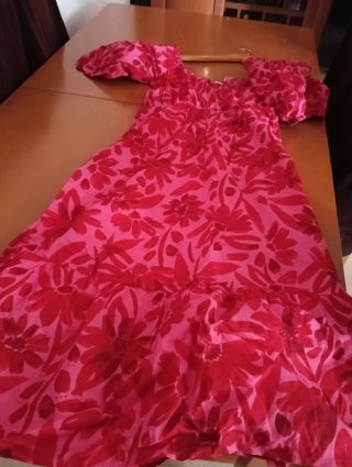 Vestido estampado floral rosa y rojo