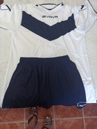 Conjunto camiseta y pantalón deportivo