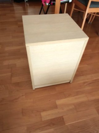 Mesita de noche cajonera roble claro y naranja