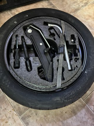 Rueda repuesto GOLF 5 + accesorios