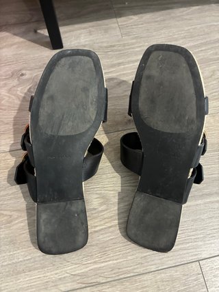 Sandalias Massimo Dutti Piel Negro y Dorado