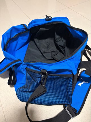 Bolsa deportiva Puma azul y negra